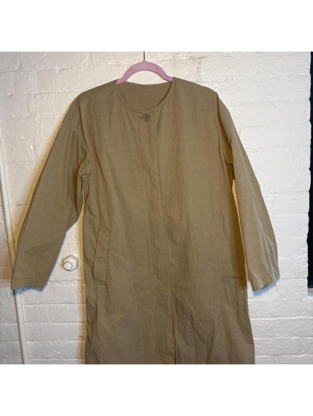 Tan long sleeve button up trench M\L